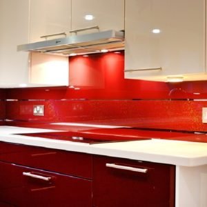 kính bếp chỉ gương màu đỏ kim sa